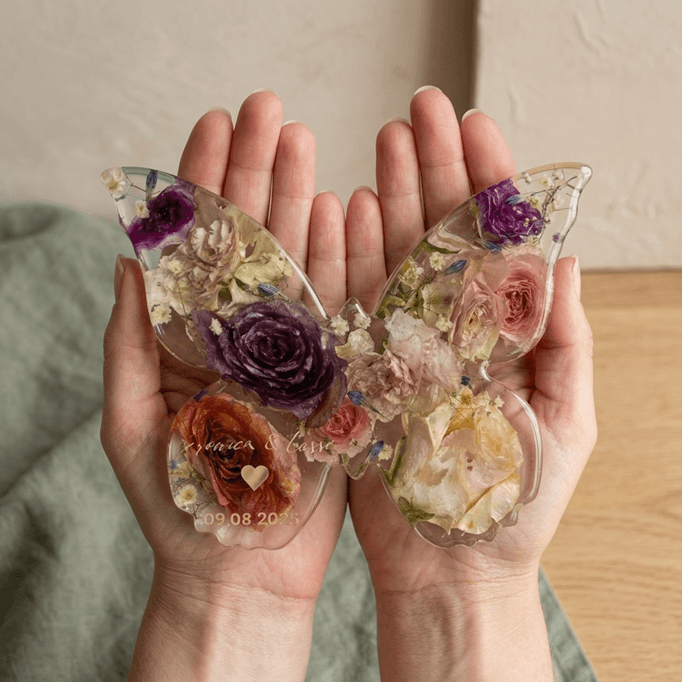 Brudebukett bevart som sommerfugl i resin
